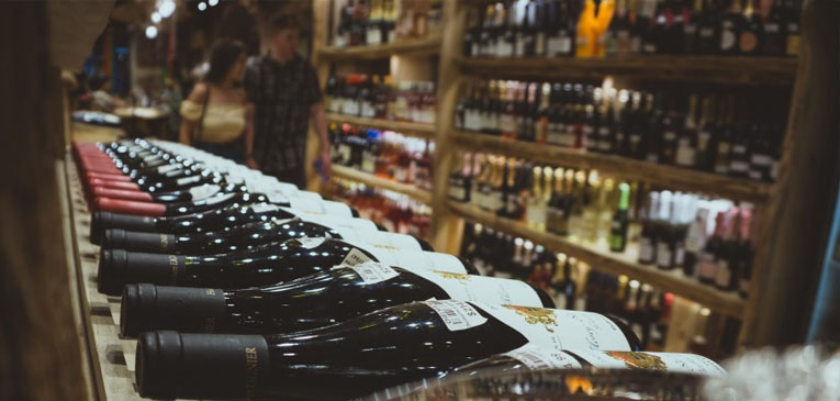 Australia regula su venta máxima de alcohol por cuarentena en doce botellas de vino por persona